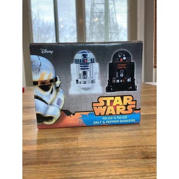 Star Wars R2-D2 And R2-Q5 Salt And Pepper Shaker Set Ceramic Disney NIB - Picture 3 of 8
